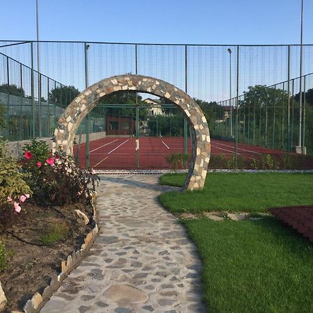 Country Spa Retreat Snagov Exteriér fotografie Tennis Club