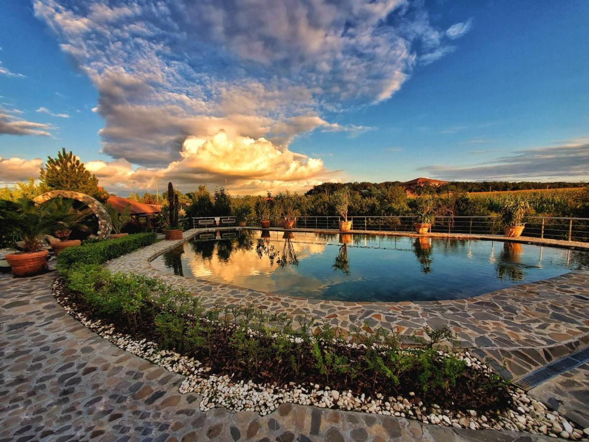 Country Spa Retreat Snagov Exteriér fotografie The "Blue Lake"
