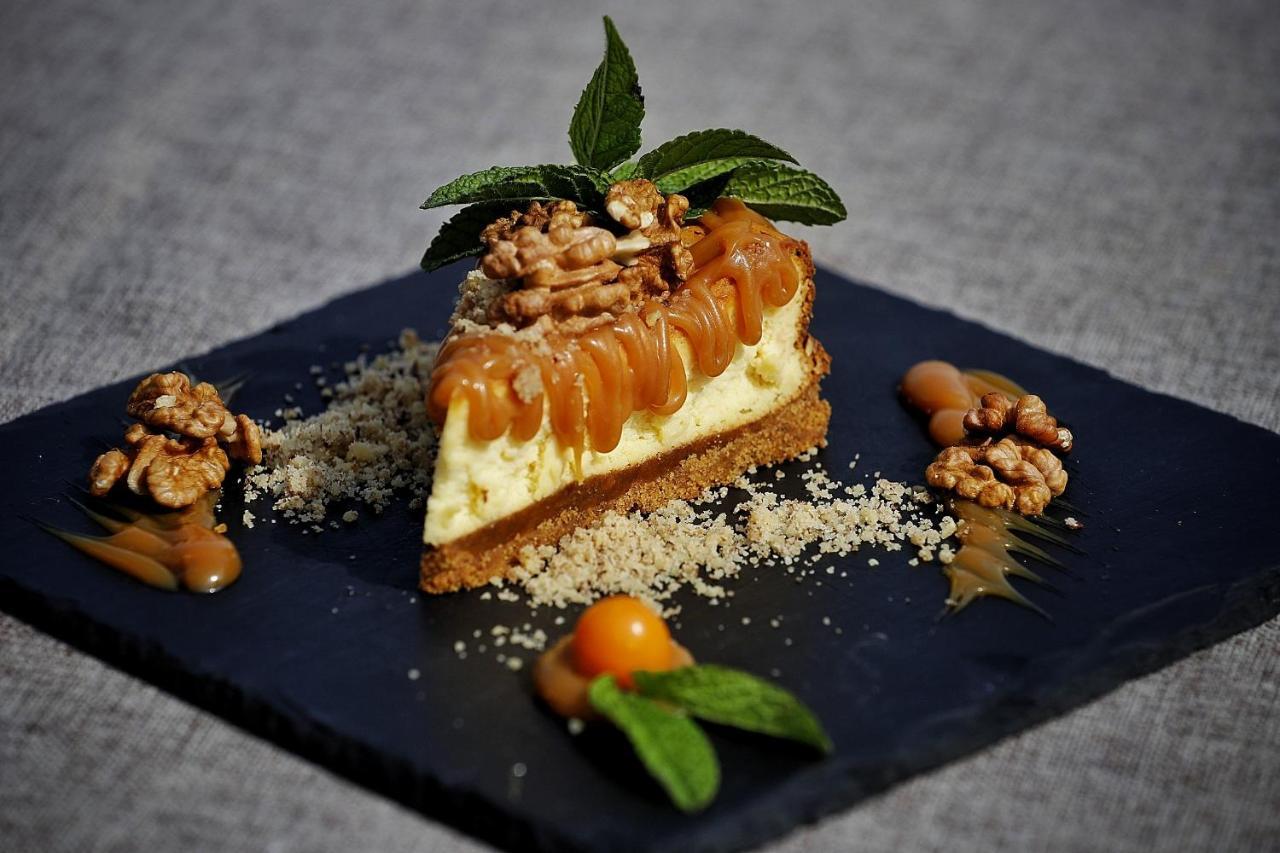 Country Spa Retreat Snagov Exteriér fotografie Cheesecake with salted caramel