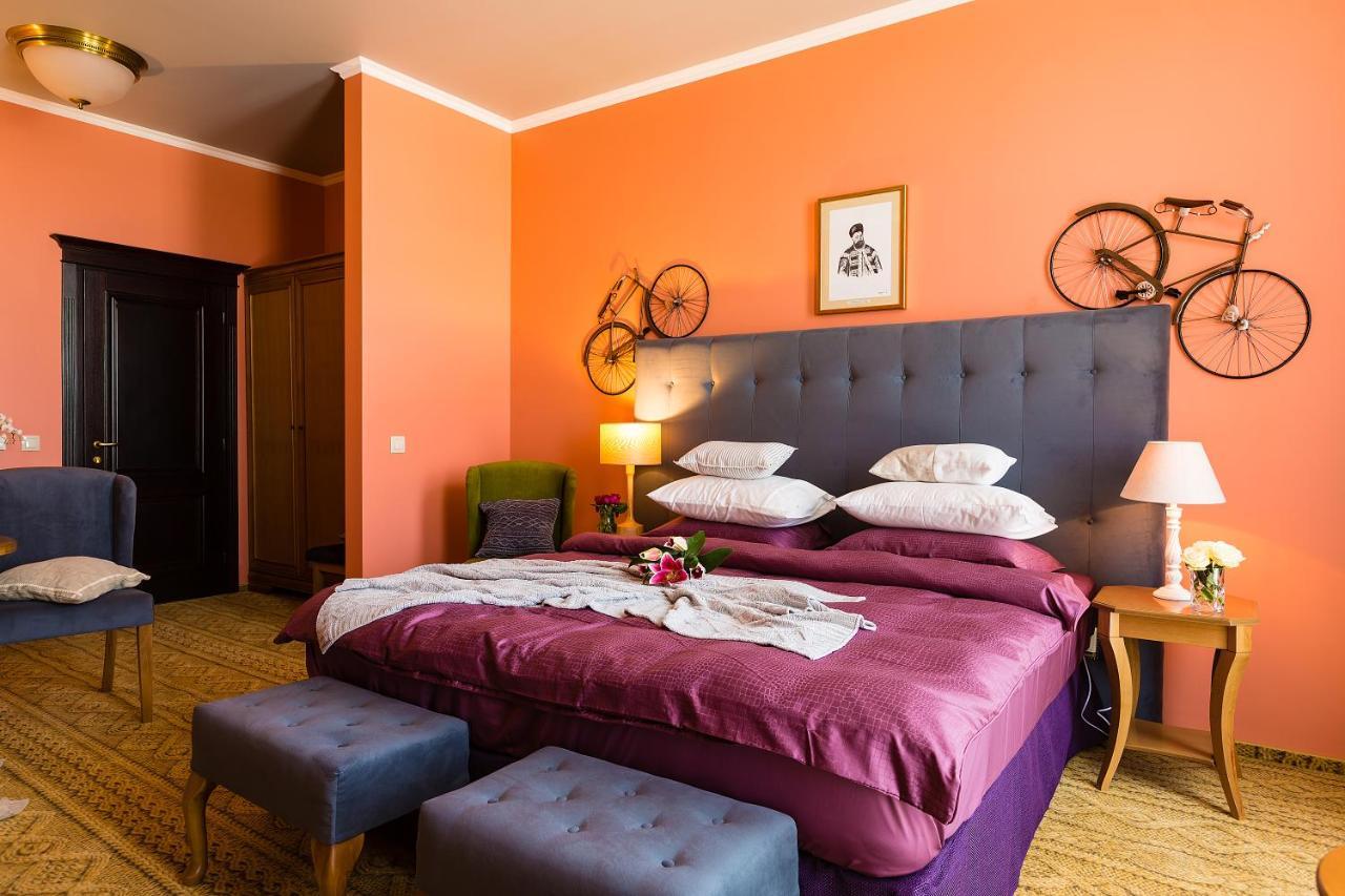 Country Spa Retreat Snagov Exteriér fotografie A bedroom