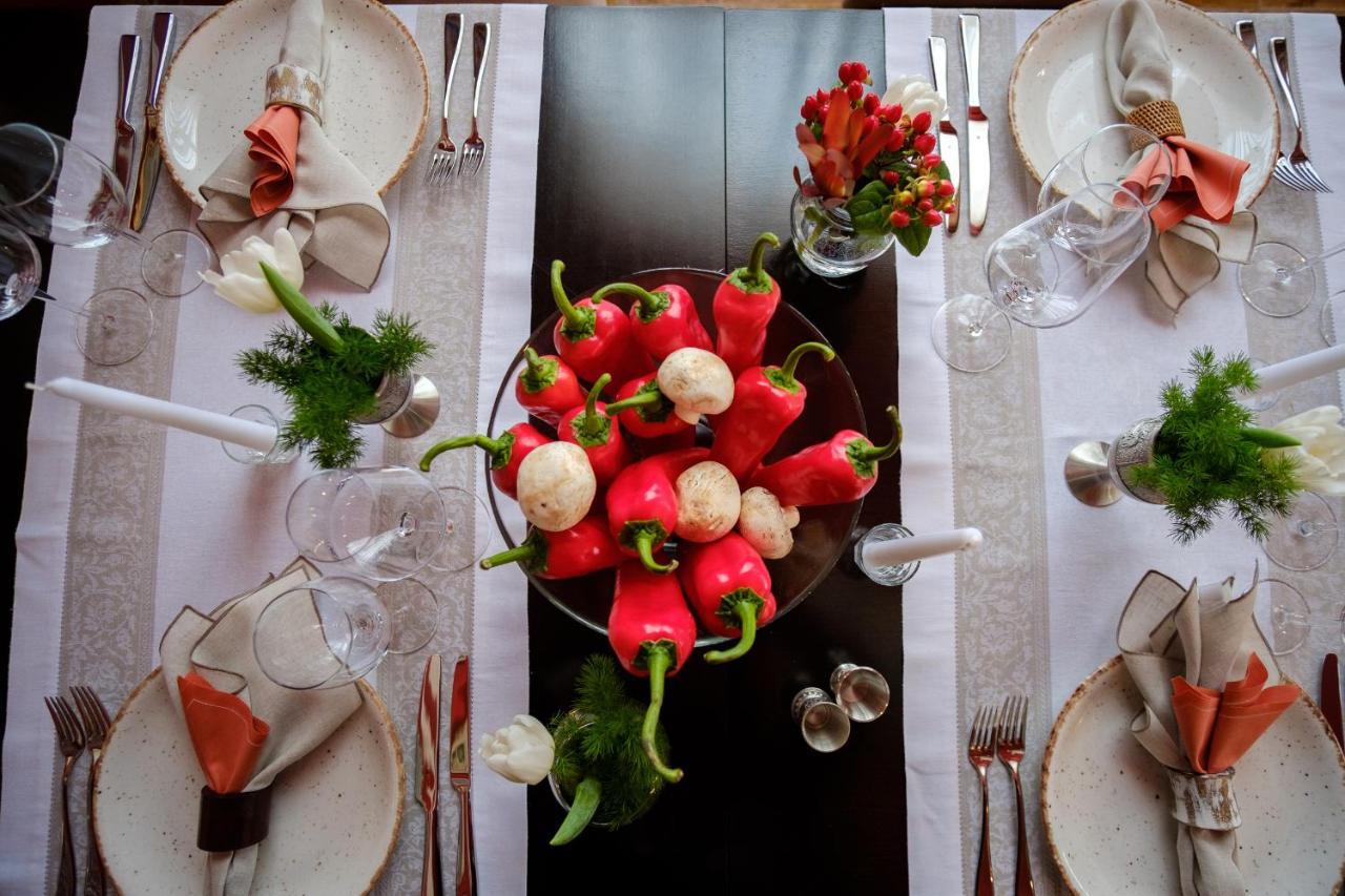 Country Spa Retreat Snagov Exteriér fotografie A table set for a dinner party