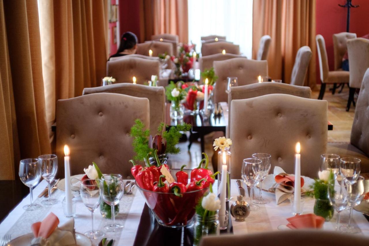 Country Spa Retreat Snagov Exteriér fotografie A table set for a dinner party